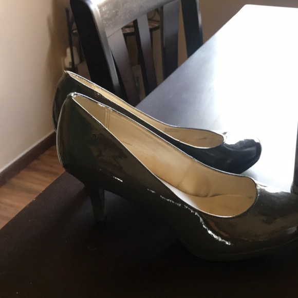 Patent Grey Etiene Aigner heels - Picture 3 of 3